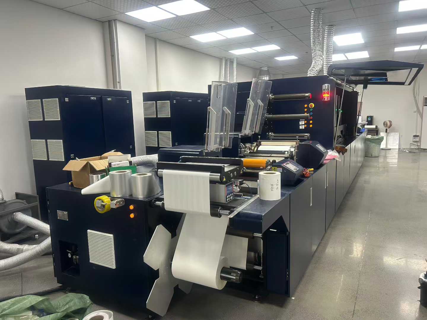 自动贴标机标签有什么要求|材料、底纸与间距